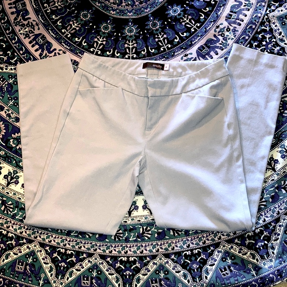 👡 Pale gray cropped trousers